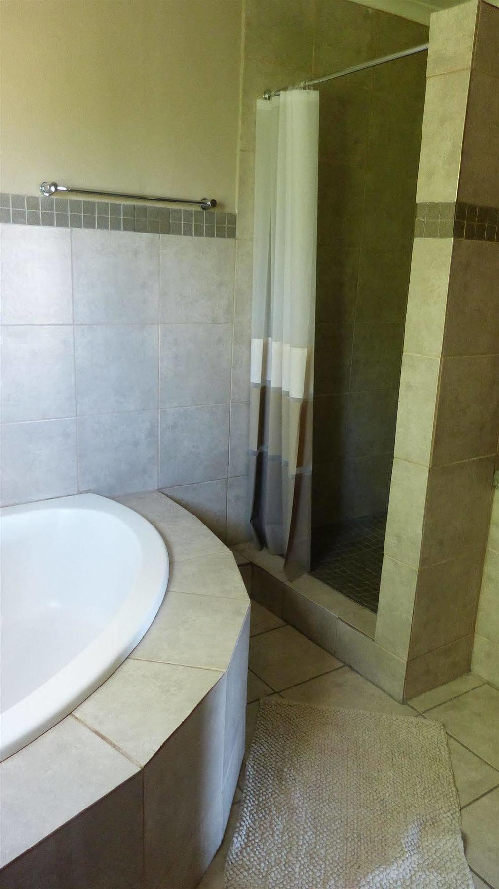 African Sands Guesthouse Load Shedding Free Блумфонтейн Екстер'єр фото