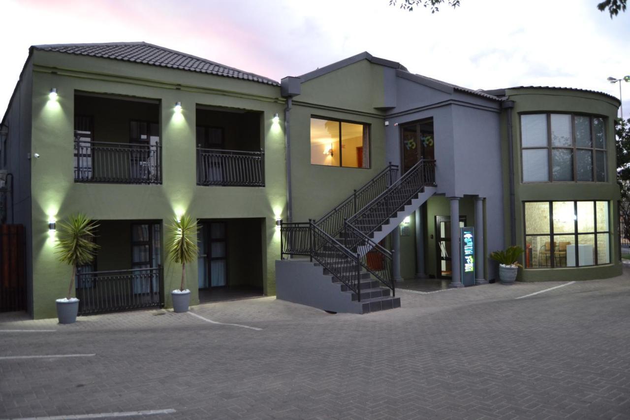 African Sands Guesthouse Load Shedding Free Блумфонтейн Екстер'єр фото