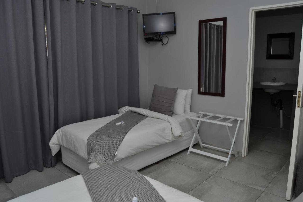 African Sands Guesthouse Load Shedding Free Блумфонтейн Екстер'єр фото
