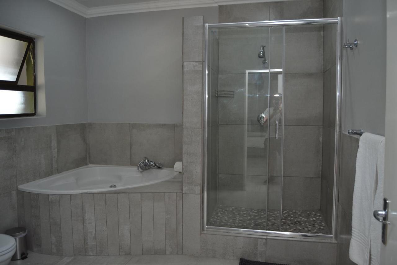 African Sands Guesthouse Load Shedding Free Блумфонтейн Екстер'єр фото